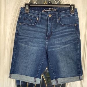 Universal Threads Jean shorts 6/28R